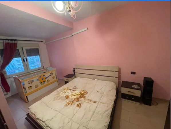 Tirane, jepet me qera apartament 3+1 Kati 5, 120 m² 700 € (ali demi)