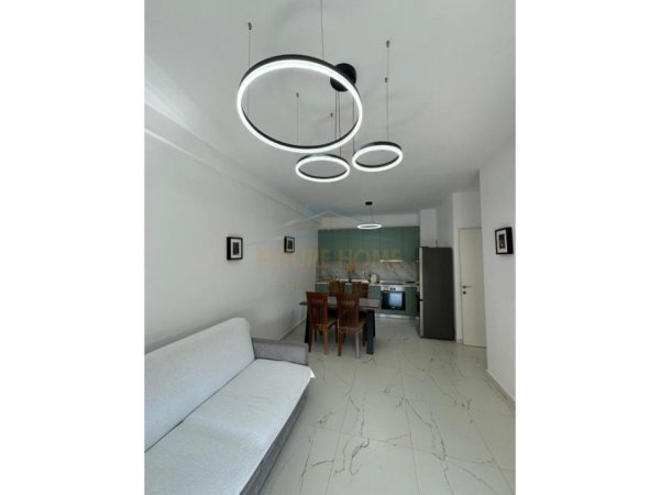 Tirane, jepet me qera apartament 2+1+Ballkon Kati 3, 85 m² 600 € (Porcelan)