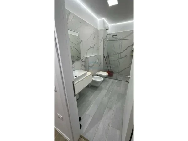 Tirane, shitet apartament 3+1+Ballkon Kati 8, 112 m² 230.000 €