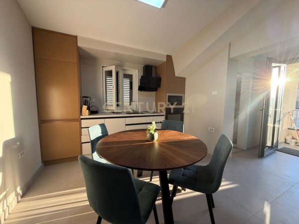 Tirane, jepet me qera apartament 2+1+Aneks+Ballkon Kati 3, 100 m² 1.100 € (Prane Ambasades Amerikane)