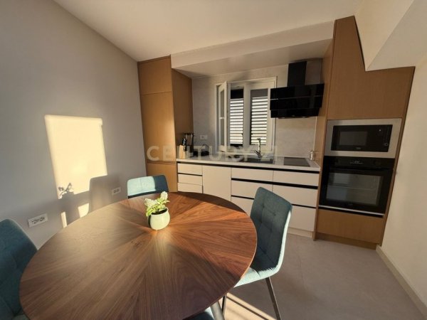 Tirane, jepet me qera apartament 2+1+Aneks+Ballkon Kati 3, 100 m² 1.100 € (Prane Ambasades Amerikane)