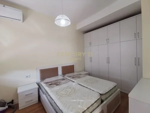 Tirane, shes apartament 1+1 Kati 3, 51 m² 145.000 € (Rruga e Durresit)