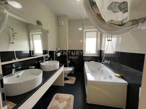 Tirane, jepet me qera apartament 2+1+Aneks+Ballkon Kati 2, 132 m² 800 € (Rezidenca Touch of Sun)