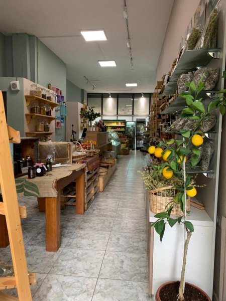 Tirane, Shitet dyqan organik ushqimor i kompletuar, Kati 0, 90 m² 42.000 €