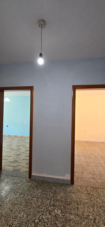 Tirane, shitet apartament 1+1+Ballkon Kati 4, 59 m² 125.000 € (rruga kongresi i lushnjes)