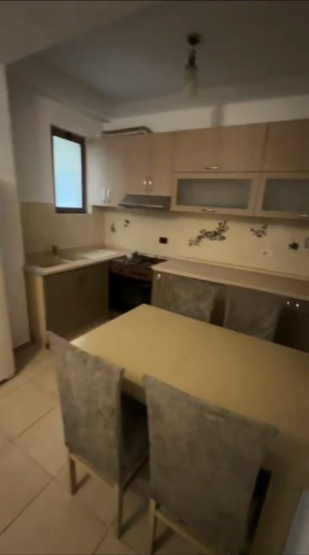 Tirane, jepet me qera Vile 2+1+Ballkon Kati 2, 130 m² 460 € (rruga isuf balta)