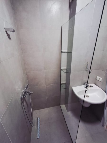 Tirane, jepet me qera apartament 2+1+Ballkon Kati 3, 99 m² 750 € (rruga frosina plaku)