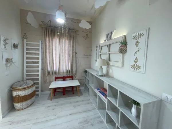 Tirane, shes apartament 2+1+Aneks+Ballkon Kati 4, 180.000 € 