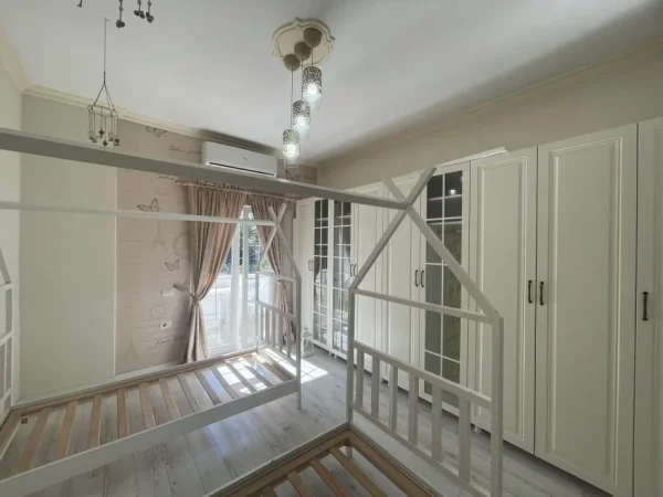 Tirane, shes apartament 2+1+Aneks+Ballkon Kati 4, 180.000 € 