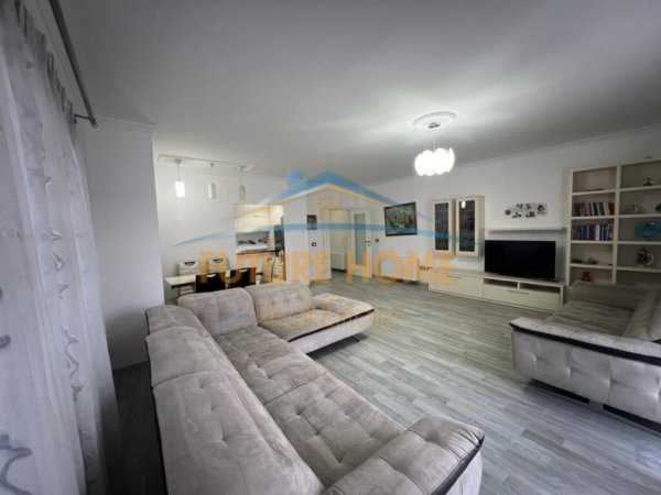 Tirane, jepet me qera apartament+verande | Penthouse 2+1+Aneks+Ballkon Kati 11, 294 m² 1.200 € (Selvia)
