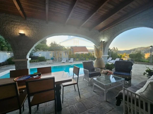 Tirane, jepet me qera Vile 3 Katshe Kati 0, 278 m² 5.000 € (PEZE)