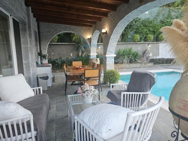 Tirane, jepet me qera Vile 3 Katshe Kati 0, 278 m² 5.000 € (PEZE)
