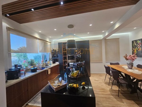 Tirane, jepet me qera Vile 3 Katshe Kati 0, 278 m² 5.000 € (PEZE)