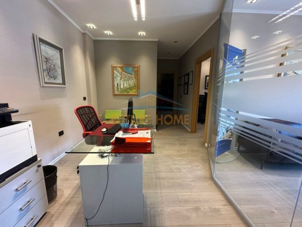 Tirane, jepet me qera zyre Kati 7, 100 m² 2.000 € (Delijorgji)