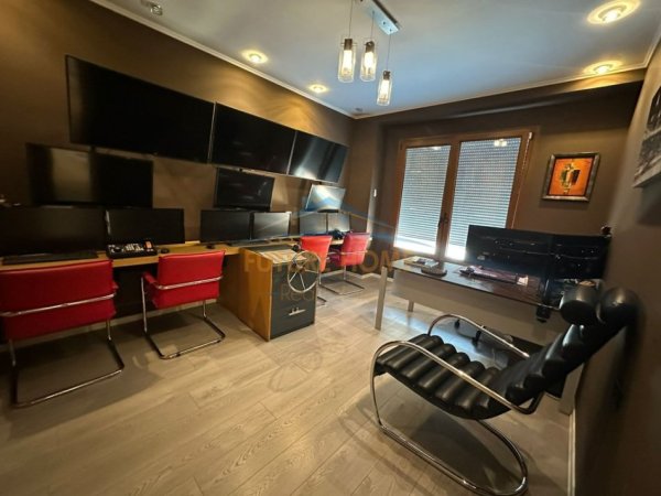 Tirane, jepet me qera zyre Kati 7, 100 m² 2.000 € (Delijorgji)