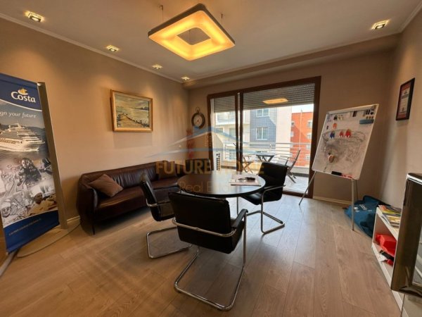 Tirane, jepet me qera zyre Kati 7, 100 m² 2.000 € (Delijorgji)
