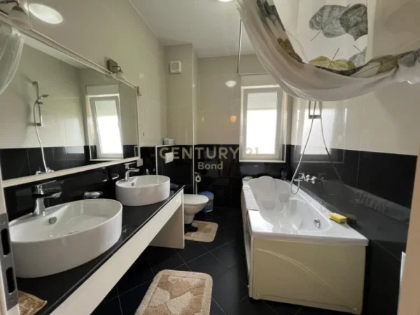 Tirane, jepet me qera apartament 2+1+Aneks+Ballkon Kati 0, 132 m² 800 € (Sauk i Ri)