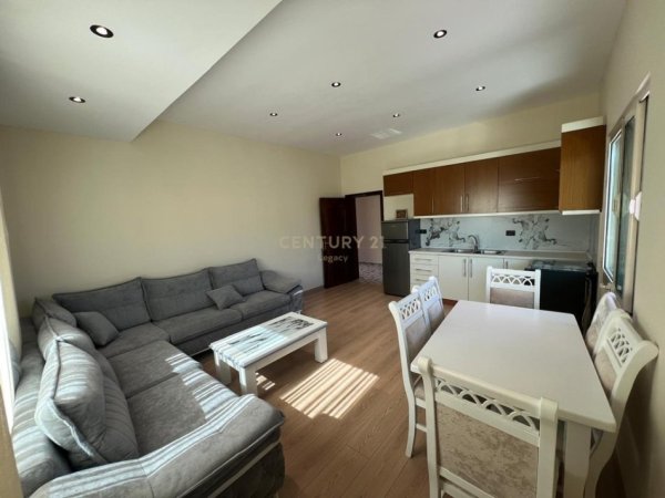 Tirane, jepet me qera apartament 2+1+Ballkon Kati 3, 95 m² 600 € (Vilat Amerikane)