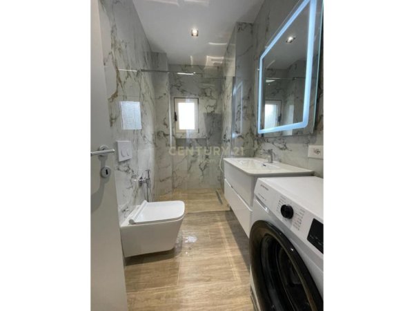 Tirane, jepet me qera apartament 2+1 Kati 2, 95 m² 500 € (Kombinat)