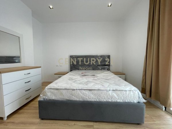 Tirane, jepet me qera apartament 2+1 Kati 2, 95 m² 500 € (Kombinat)