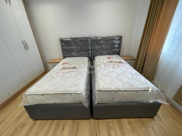 Tirane, jepet me qera apartament 2+1 Kati 2, 95 m² 500 € (Kombinat)