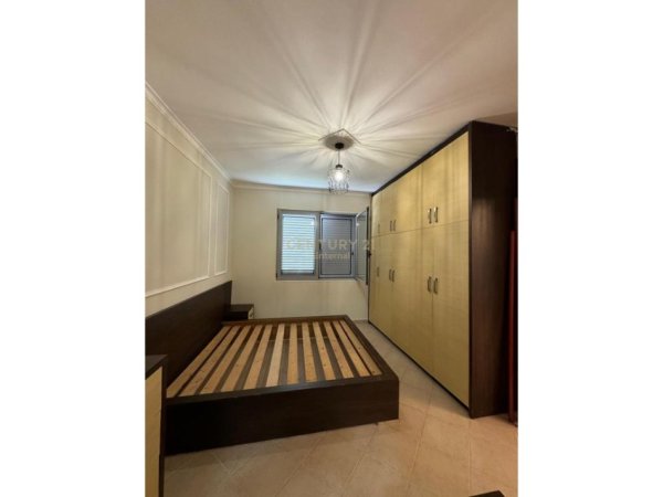 Tirane, jepet me qera apartament 3+1+Ballkon Kati 5, 110 m² 600 € (Fresku)