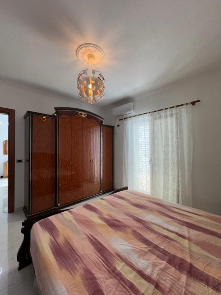 Tirane, jepet me qera Vile 2+1+Ballkon Kati 3, 120 m² 550 € (Sauk /Rr.Hajredin Kumbaro)