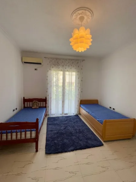 Tirane, jepet me qera Vile 2+1+Ballkon Kati 3, 120 m² 550 € (Sauk /Rr.Hajredin Kumbaro)