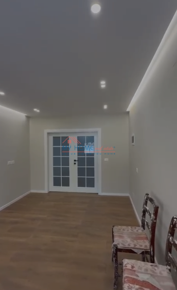 Tirane, jepet me qera zyre Kati 1, 45 m² 650 € (Rruga e Elbasanit)