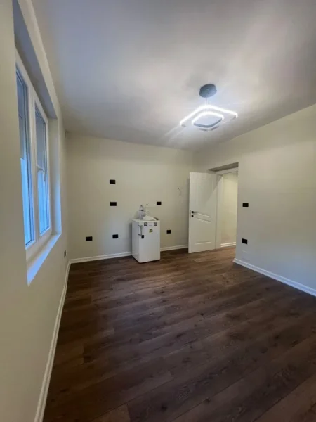 Tirane, shitet apartament 1+1 Kati 1, 40 m² 105.000 € (Mozaiku, 21 Dhjetori)