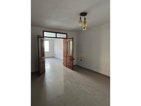 Tirane, jepet me qera apartament 2+1+Ballkon Kati 2, 108 m² 500 € (Stadiumi Dinamo)