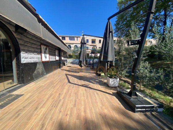 Tirane, jepet me qera ambjent biznesi Kati 1, 91 m² 1.000 € (Qytet Studenti)