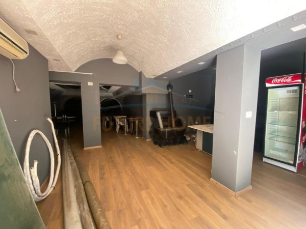 Tirane, jepet me qera ambjent biznesi Kati 1, 91 m² 1.000 € (Qytet Studenti)