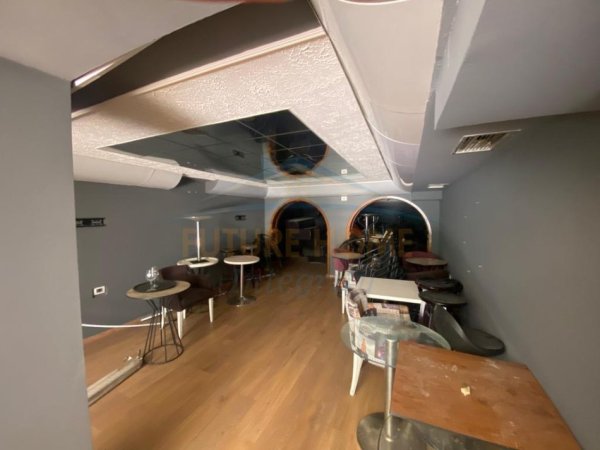 Tirane, jepet me qera ambjent biznesi Kati 1, 91 m² 1.000 € (Qytet Studenti)