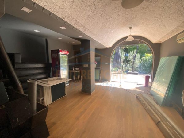 Tirane, jepet me qera ambjent biznesi Kati 1, 91 m² 1.000 € (Qytet Studenti)