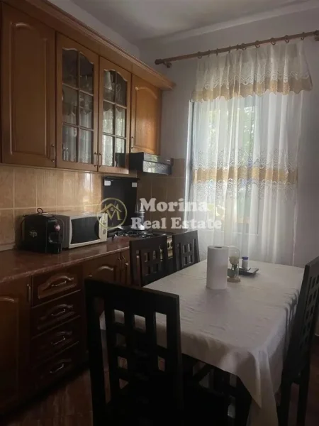 Tirane, jepet me qera apartament 2+1 Kati 1, 100 m² 350 € (Universiteti Bujqesor)