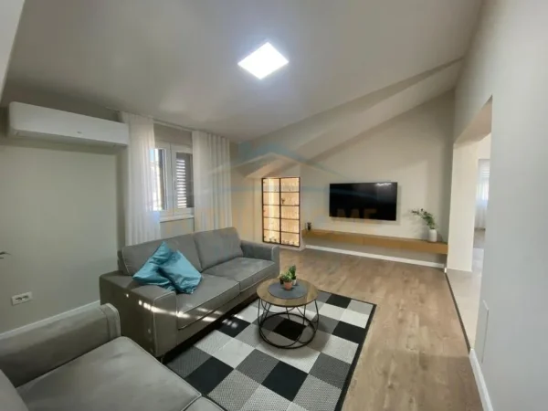 Tirane, jepet me qera apartament 2+1 Kati 3, 110 m² 1.000 € 