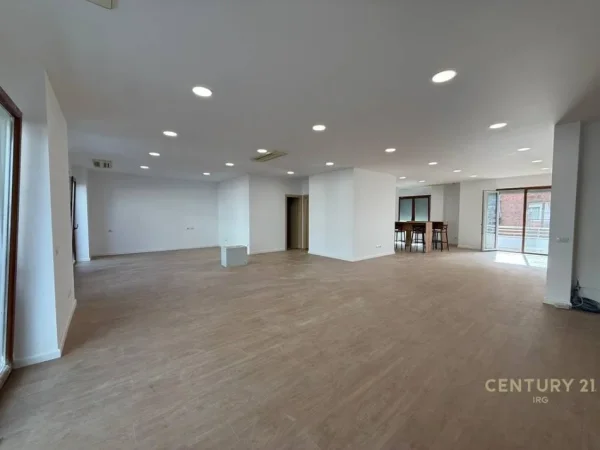 Tirane, jepet me qera zyre Kati 6, 180 m² 2.500 € (Hilton prane Delijorgjit)
