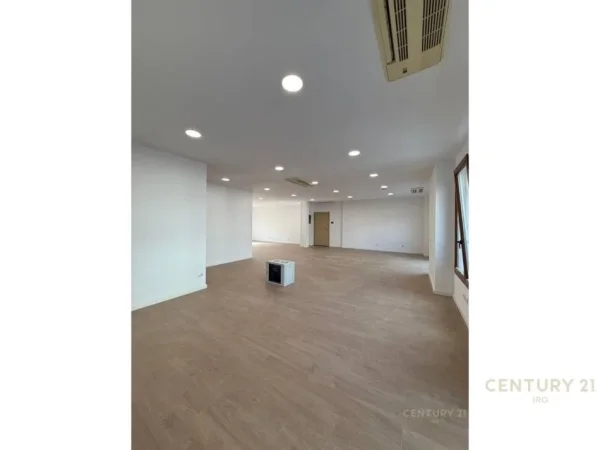 Tirane, jepet me qera zyre Kati 6, 180 m² 2.500 € (Hilton prane Delijorgjit)