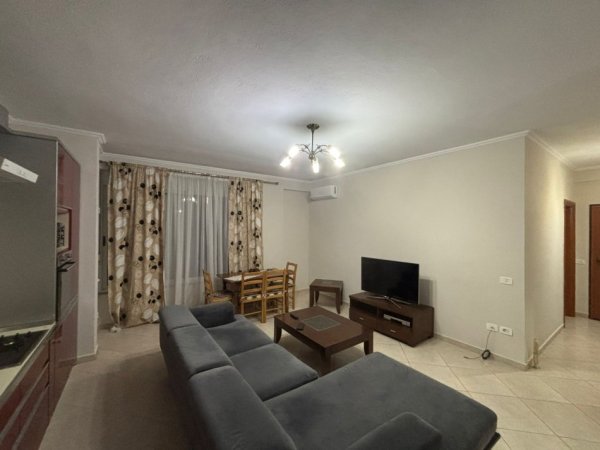 Tirane, jepet me qera apartament 2+1 , 600 € (kodra e diellit)