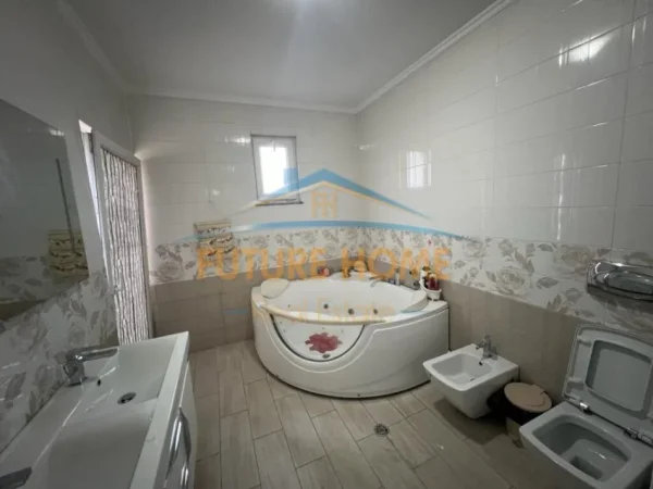 Tirane, jepet me qera apartament+verande | Penthouse 2+1 Kati 11, 294 m² 1.200 € 