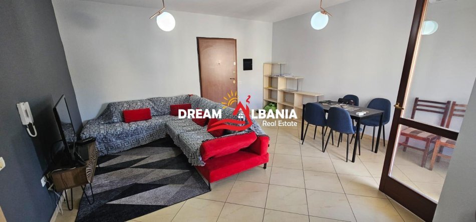 Tirane, jepet me qera apartament 2+1 , 100 m² 650 € (tek Kopshti Botanik)