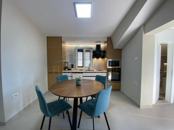 Tirane, jepet me qera apartament 2+1 Kati 3, 110 m² 1.000 € 
