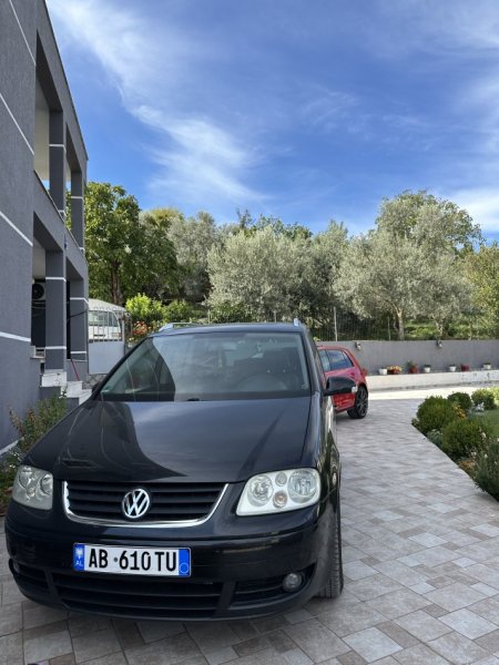 Tirane, shitet makine Vw touran Nafte, e zeze automatik Kondicioner 25.000 km 4.300 €