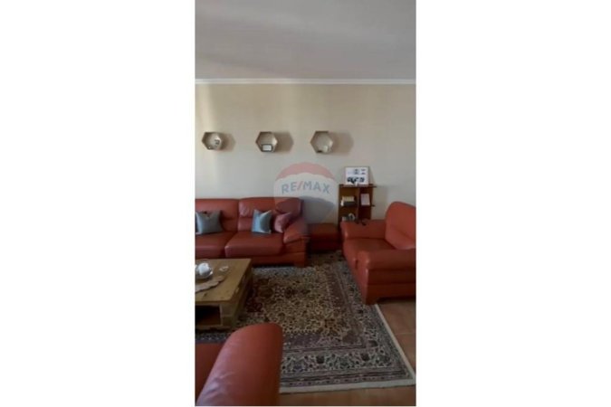 Tirane, jepet me qera 2+1+Ballkon , 