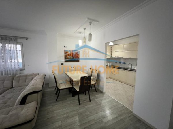 Tirane, jepet me qera apartament+verande | Penthouse 2+1 Kati 11, 294 m² 1.200 € 