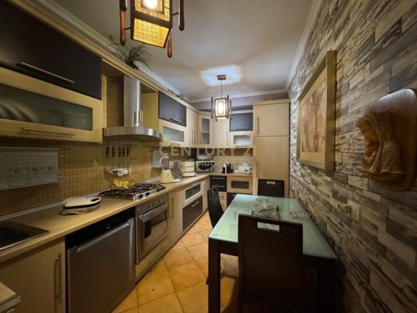 Tirane, jap me qera apartament 1+1 Kati 5, 75 m² 700 € (Stadiumi Qemal Stafa)