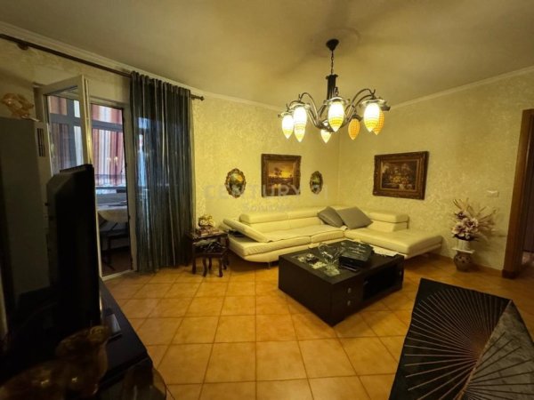 Tirane, jap me qera apartament 1+1 Kati 5, 75 m² 700 € (Stadiumi Qemal Stafa)