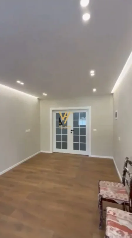 Tirane, jepet me qera dyqan Kati 0, 45 m² 650 € (RRUGA E ELBASANIT)