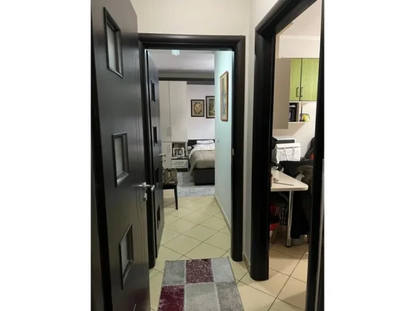 Tirane, jepet me qera apartament 2+1 Kati 3, 100 m² 550 € 